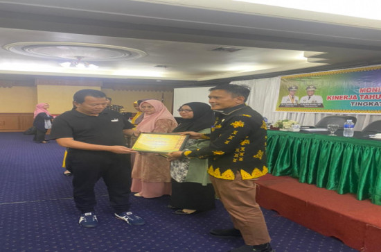 SPM P2TB Tercapai Dinkes Kampar Terima Penghargaan Dari Gubernur Riau