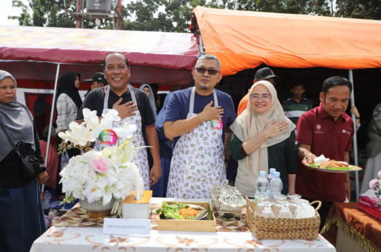 Memeriahkan HUT Kampar ke-76, Dinkes Kampar Unjuk Kebolehan di Lomba Masak Pilado Kambiu