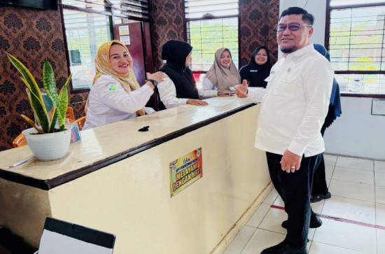 Pastikan Kecukupan Ketersediaan Obat, Kadiskes Kampar Kunjungi Puskesmas Kuok